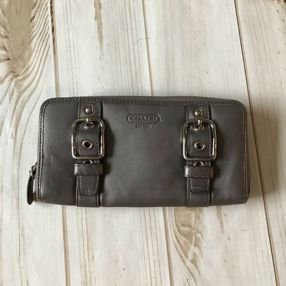 Coach Zoe Wallet - Picture 1 of 4